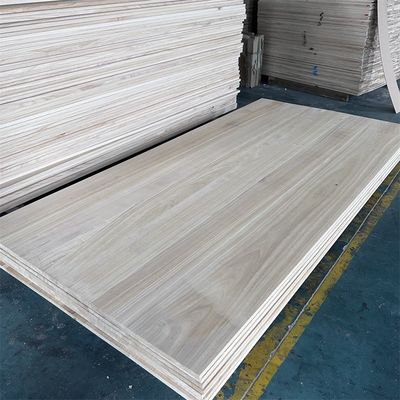 Paneles de madera sólida moderna tablero de madera de paulownia con un contenido de humedad del 8% al 12%