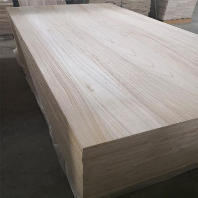 Paneles de madera sólida moderna tablero de madera de paulownia con un contenido de humedad del 8% al 12%