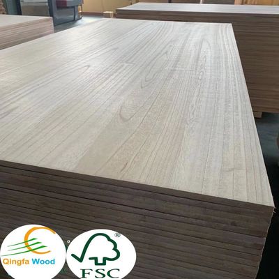 En el caso de los productos de madera de madera sólida de paulownia de grado BC, la tabla de madera de paulownia natural o blanqueada