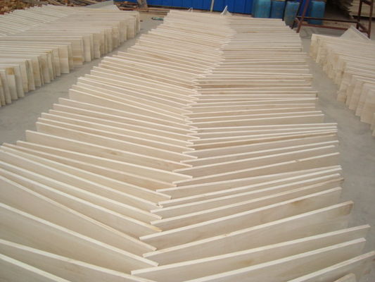 En el caso de los productos de madera de madera sólida de paulownia de grado BC, la tabla de madera de paulownia natural o blanqueada