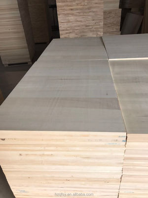Taller de madera de paulownia seca y blanda para muebles y cajas de madera